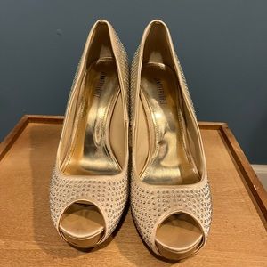 Size 8 Jennifer Lopez Cream Heels